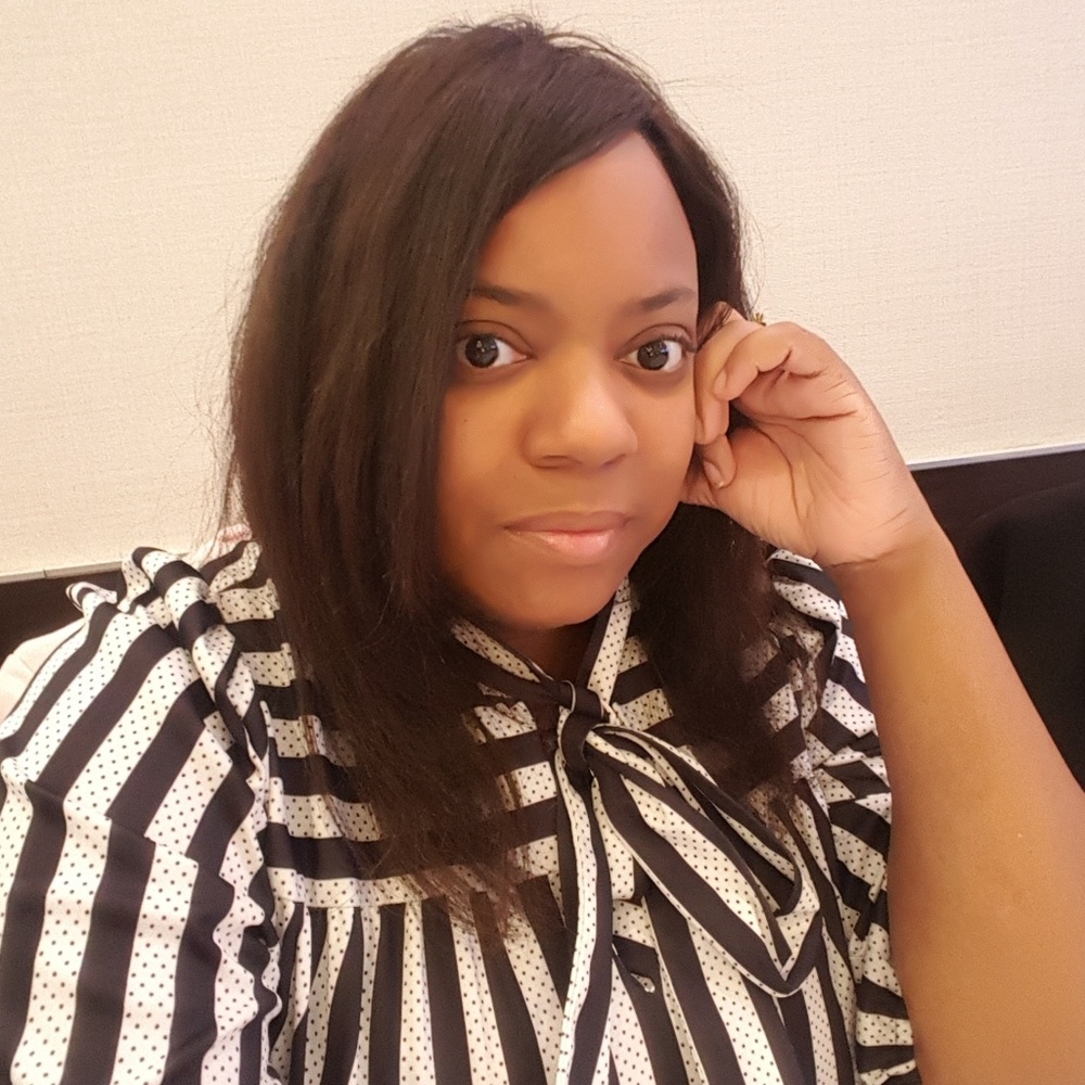 Meet your Posher, Ebony